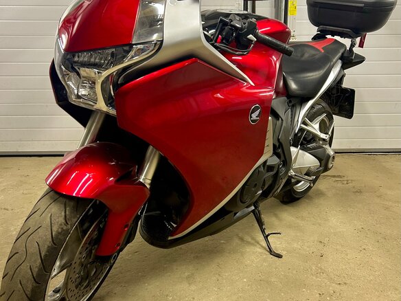 2011 Honda VFR 1200, красный, 630000 рублей - вид 1