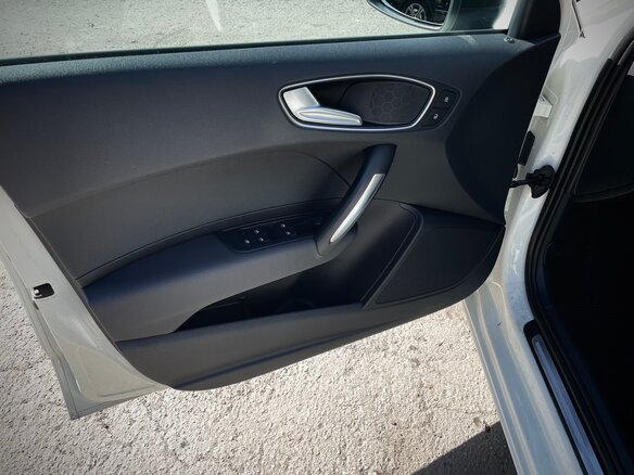 2014 Audi A1 I (8X), белый, 1180000 рублей - вид 14