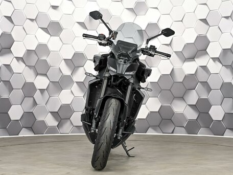 2025 Yamaha MT-09 (FZ-09), чёрный, 1277000 рублей, вид 5
