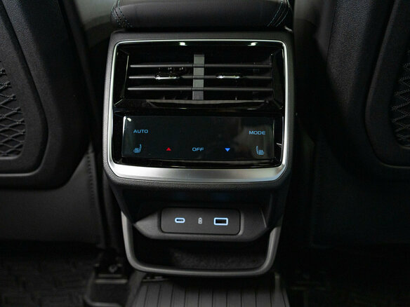 2026 Geely Monjaro I Рестайлинг, белый, 4599990 рублей - вид 38