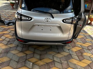 2018 Toyota Sienta II Рестайлинг, серебристый, 1790000 рублей, вид 5