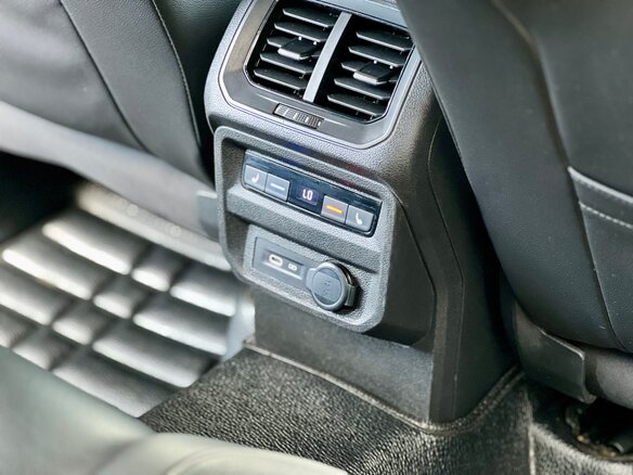 2021 Volkswagen Tiguan II Рестайлинг, чёрный, 3650000 рублей - вид 10