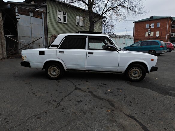 2005 Lada (ВАЗ) 2107, белый, 170000 рублей - вид 6