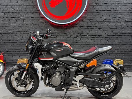 2021 Triumph Trident 660, чёрный, 785000 рублей, вид 4