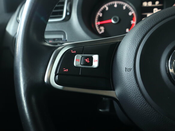 2019 Volkswagen Polo V Рестайлинг, красный, 1319000 рублей - вид 9