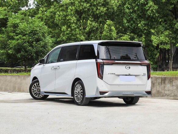 2026 GAC Trumpchi M8 II Рестайлинг, белый, 8400000 рублей - вид 2
