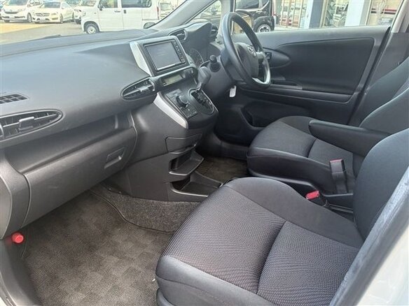 2017 Toyota Wish II Рестайлинг, белый, 1410016 рублей - вид 9