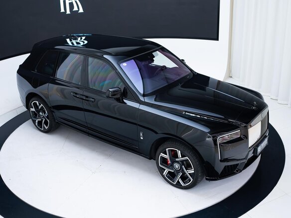 2026 Rolls-Royce Cullinan Black Badge I Рестайлинг (Series II), чёрный, 50000000 рублей - вид 5