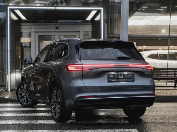 2026 Geely EX5 Гибрид EM-i, серый, 3935290 рублей - вид 5