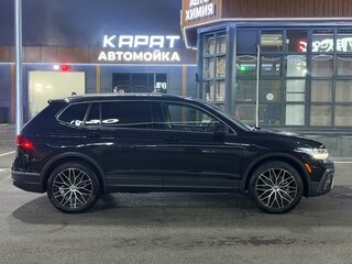 2022 Volkswagen Tiguan Allspace II Рестайлинг, чёрный, 2900000 рублей, вид 3