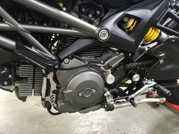 2011 Ducati Monster 1100, чёрный - вид 4