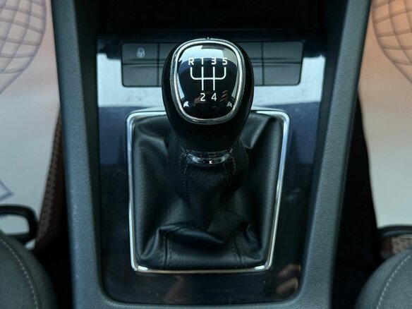 2017 Skoda Octavia III (A7) Рестайлинг, коричневый, 1800000 рублей - вид 23
