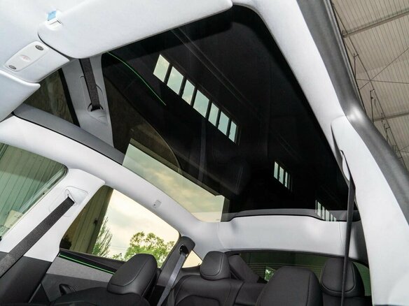 2025 Tesla Model Y Long Range I Рестайлинг, серебристый, 7639800 рублей - вид 12