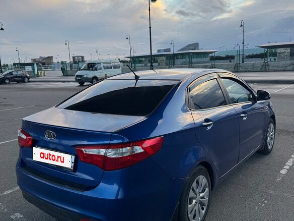 2012 Kia Rio 5-speed III, синий, 680000 рублей - вид 4