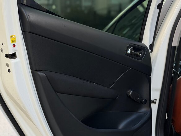 2011 Peugeot 308 I Рестайлинг, белый - вид 20