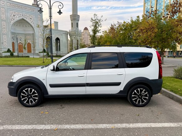 2020 Lada (ВАЗ) Largus Cross I, белый, 1150000 рублей - вид 15