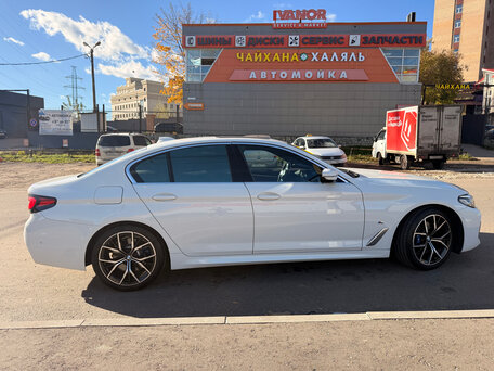 2021 BMW 5 серии 530i VII (G30/G31/G38) Рестайлинг, белый, 4100000 рублей, вид 2