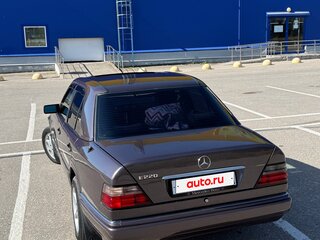 1993 Mercedes-Benz E-Класс 220 I (W124), серый, 650000 рублей, вид 3