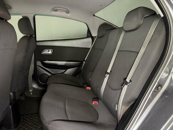 2013 Kia Rio 4-speed III, серый, 930000 рублей - вид 10