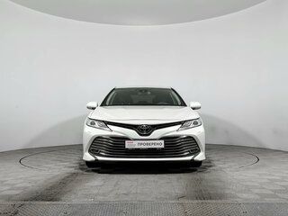 2019 Toyota Camry VIII (XV70), белый, 2415000 рублей, вид 2