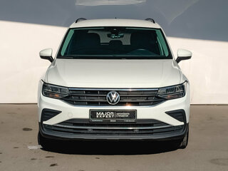 2021 Volkswagen Tiguan II Рестайлинг, белый, 2545000 рублей, вид 2
