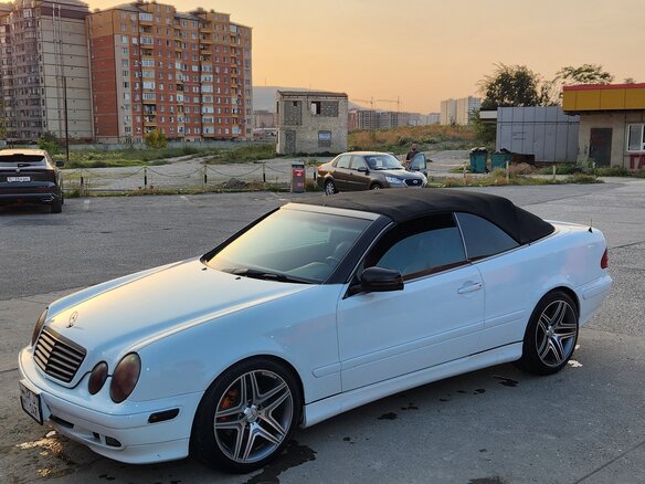 1999 Mercedes-Benz CLK-Класс 320 I (W208), белый, 450000 рублей - вид 1