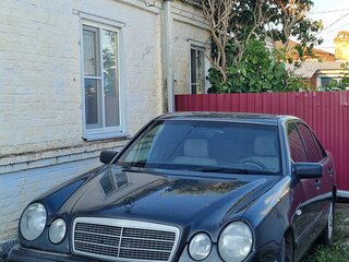 1997 Mercedes-Benz E-Класс 230 II (W210, S210), чёрный, 345451 рублей, вид 3