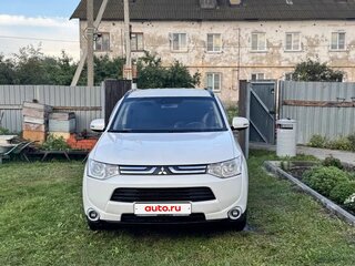 2013 Mitsubishi Outlander III, белый, 950000 рублей, вид 4