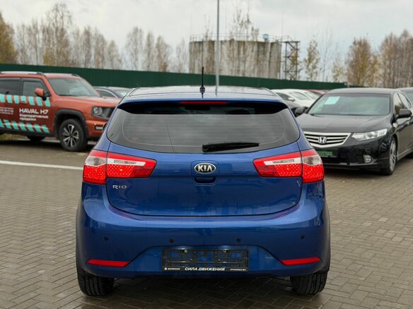 2013 Kia Rio 4-speed III, синий, 965000 рублей - вид 5