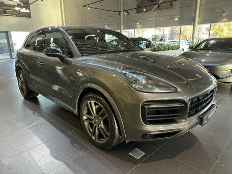 2020 Porsche Cayenne III, серый, 6495000 рублей, вид 3