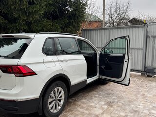 2021 Volkswagen Tiguan II Рестайлинг, белый, 2946000 рублей, вид 3