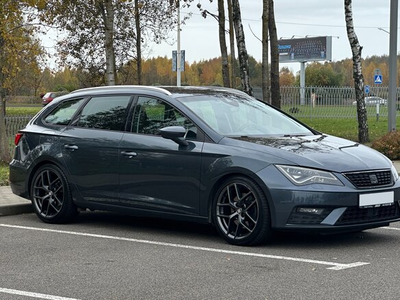 2018 SEAT Leon III Рестайлинг, серый, 1200000 рублей - вид 3