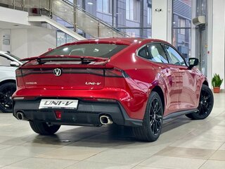 2024 Changan UNI-V I, красный, 3329900 рублей, вид 3