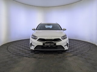 2021 Kia Ceed III Рестайлинг, белый, 2100000 рублей, вид 2