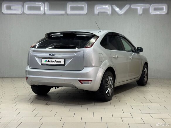 2009 Ford Focus II Рестайлинг, серебристый, 750000 рублей - вид 4