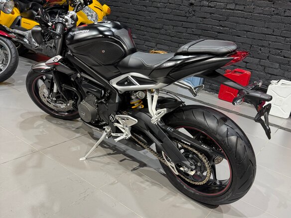 2019 Triumph Street Triple, чёрный, 755000 рублей - вид 8