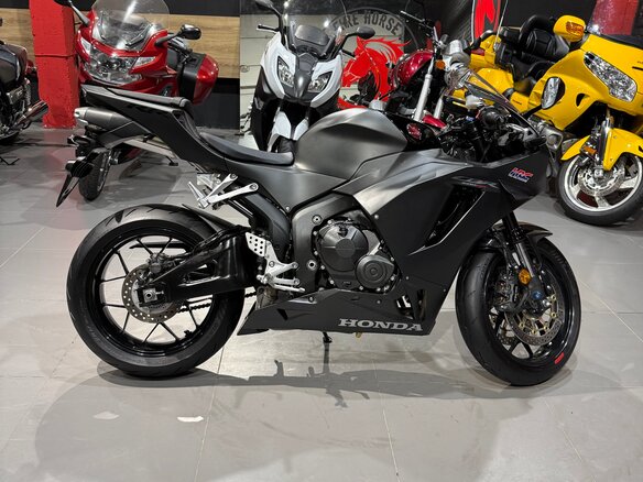 2023 Honda CBR 600RR, чёрный, 895000 рублей - вид 5