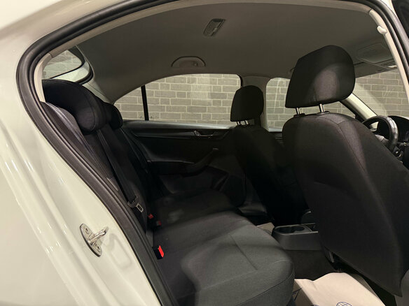 2018 Skoda Rapid I Рестайлинг, белый, 1120000 рублей - вид 8