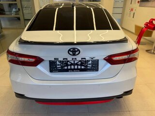 2021 Toyota Camry VIII (XV70) Рестайлинг, белый, 3500000 рублей, вид 5