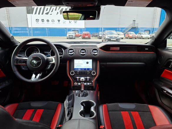 2022 Ford Mustang VI Рестайлинг, чёрный, 3480000 рублей - вид 33