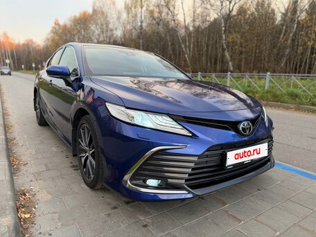 2021 Toyota Camry VIII (XV70) Рестайлинг, синий, 2850000 рублей, вид 3