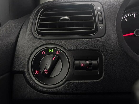 2018 Volkswagen Polo V Рестайлинг, белый, 979000 рублей - вид 16