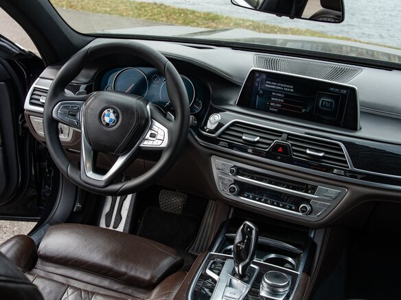2015 BMW 7 серии 730d xDrive VI (G11/G12), чёрный, 2700000 рублей - вид 7