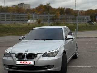 2009 BMW 5 серии 525xi V (E60/E61) Рестайлинг, серебристый, 999000 рублей, вид 2