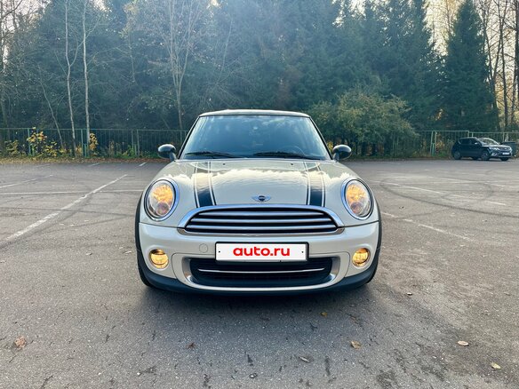 2011 Mini Hatch Cooper II (R56) Рестайлинг, белый, 930000 рублей