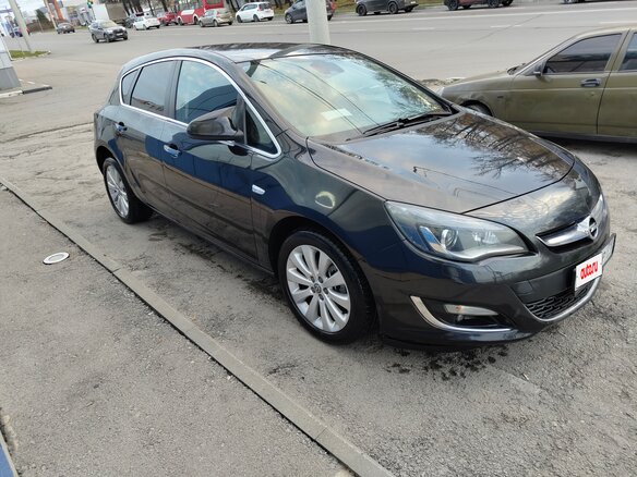 2013 Opel Astra J Рестайлинг, чёрный, 660000 рублей - вид 2