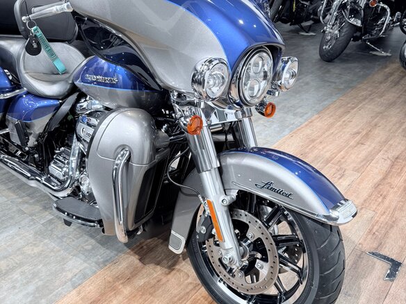 2017 Harley-Davidson Electra Glide, серебристый, 1799000 рублей - вид 13