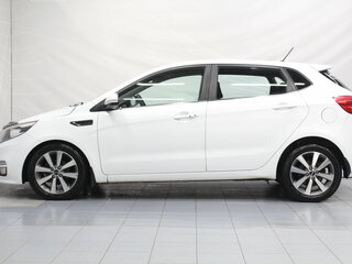 2016 Kia Rio III Рестайлинг, белый, 879000 рублей, вид 2