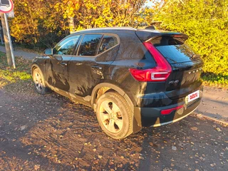 2021 Volvo XC40 I, чёрный, 3200000 рублей, вид 4