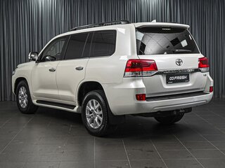 2016 Toyota Land Cruiser 200 Series Рестайлинг 2, белый, 5489000 рублей, вид 2